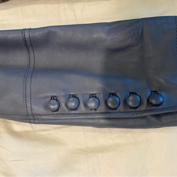 Well made 100% Leather trench coat. Lots of high end details. Size Small. - Picture 3 of 10